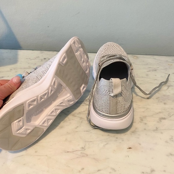 NEW APL TechLoom Breeze Shimmer Sneakers Size 5.5 - Picture 5 of 5